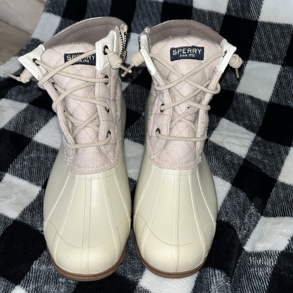 Sperry Duck Boot Ivory Quilted 8.5 - Picture 4 of 6